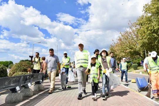 Hançerli’den Avcılar’da çöp seberberliği