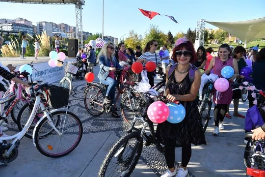 Süslü Kadınlar Bisiklet Turu