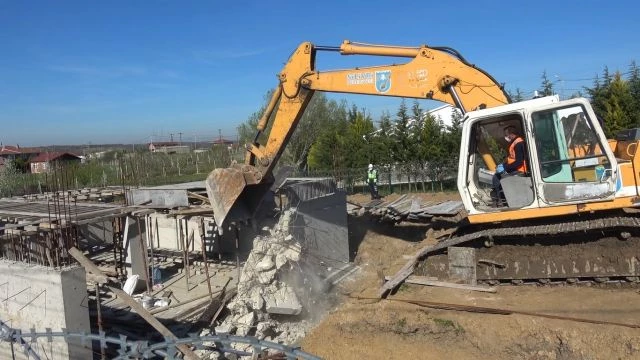Silivri Belediyesi kaçak yapıları yıktı