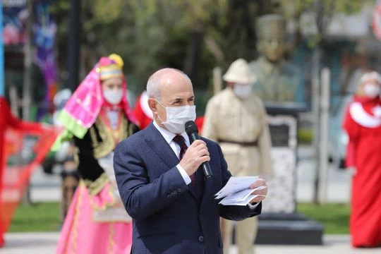 23 Nisan Corona dinlemedi